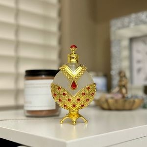 Perfume oil bottle